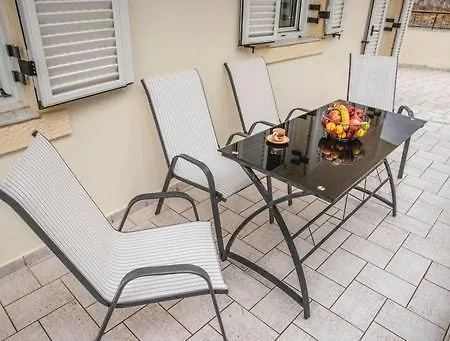 Traditional Family Idi Vorizia